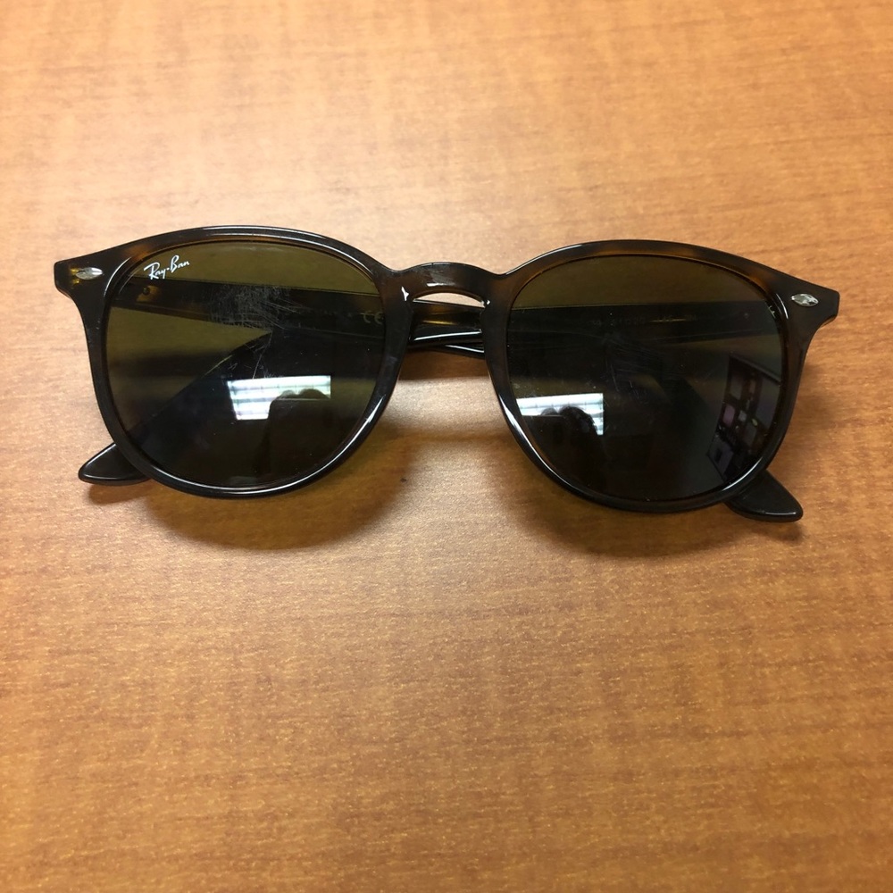 Women’s Ray-Ban sunglasses - scratched lenses